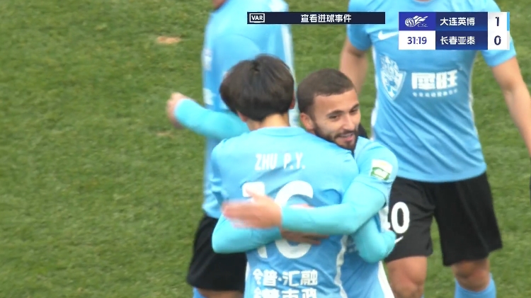 19歲朱鵬宇中超處子球！大連英博1-0領先長春亞泰，馬萊萊助攻