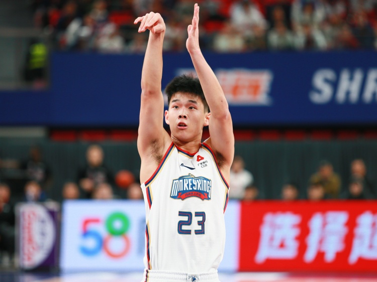 狀態(tài)可以！林葳半場8中5拿到13分1板1助